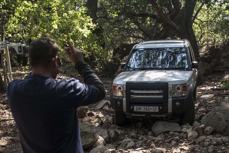 Guiding the Disco 3 through a tough rocky section